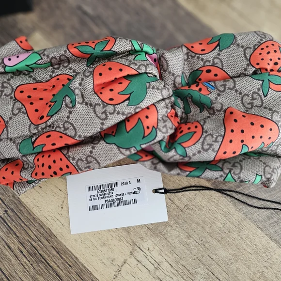 Rare Print! Gucci Strawberry Print Silk Headband - Picture 6 of 6